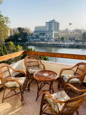 Lovely 2 BDR apartment with direct Nile view